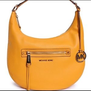 Micheal Kors Rhea Zip Medium Shoulder Bag